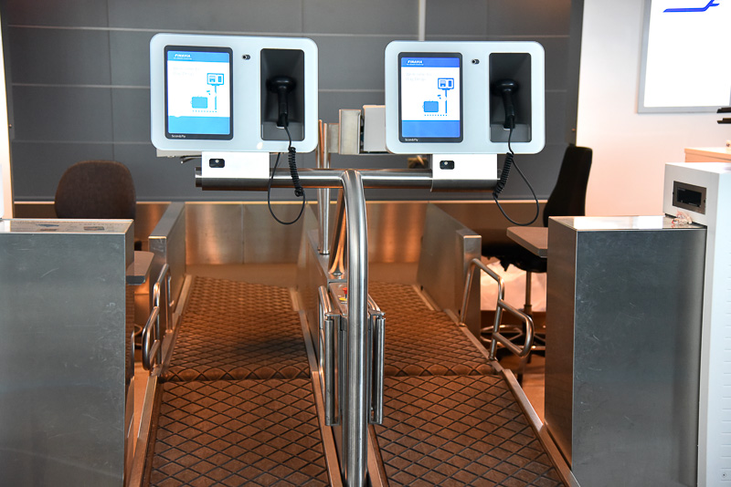 空港で自動チェックイン発券機と手荷物自動預け機を使い時間を短縮できた