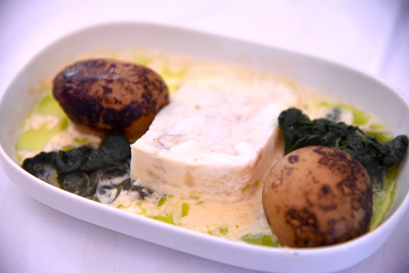 「パイクパーチのポシェ 新ジャガイモ バターソースディル添え」