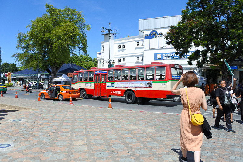 「王宮」から街中を歩いて船着き場へ向かう
