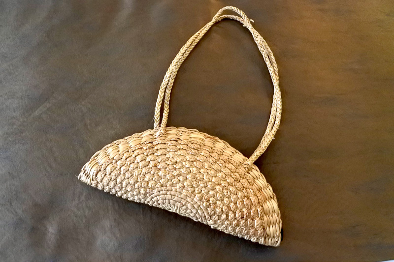 購入したカゴバックとタイパンツ2本