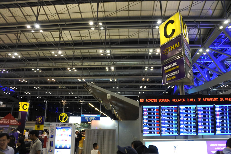 スワンナプーム国際空港のCカウンターは20時以降日本行きの便と韓国行きの便の専用カウンターとなる