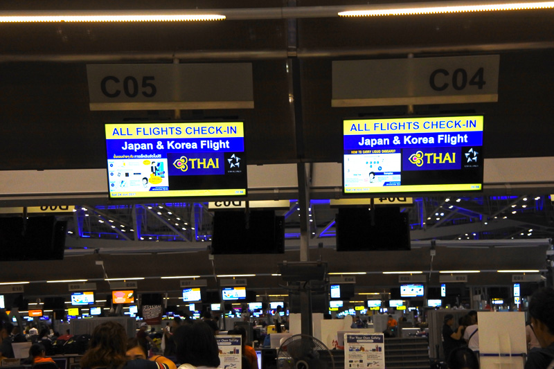 スワンナプーム国際空港のCカウンターは20時以降日本行きの便と韓国行きの便の専用カウンターとなる