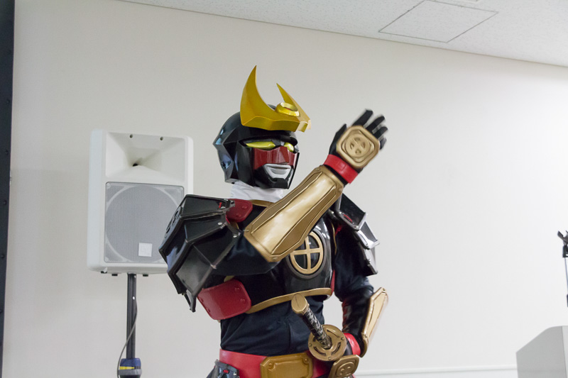 番組キャラクターの「薩摩剣士隼人」。あらゆる剣術を使いこなすが得意なのはもちろん「示現流」