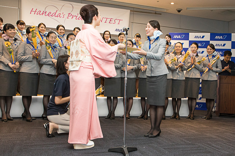 準グランプリを受賞した河北真貴さんは中国国籍で英語を話す方とのやり取りが実技の課題だった