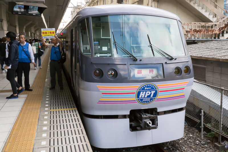 「ラブライブ！ サンシャイン!! 西武ツアー」の車両。7号車。池袋駅で撮影