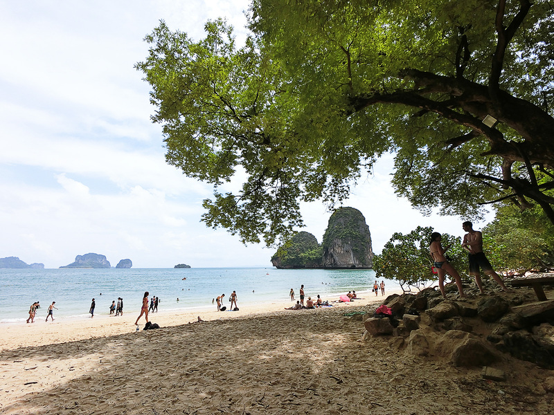 最初にボートを降りた美しいビーチ