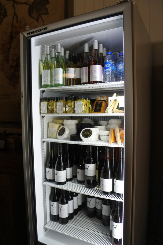 チーズも販売しているので一緒に購入し、ホテルで至福のマリアージュ体験もできる