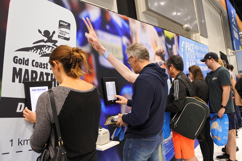 アシックスの提供する「PACE YOUR RACE」。リストバンドのため大会当日も確認しながら走れとても便利