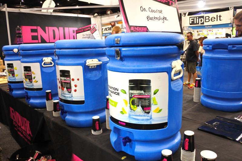 コース上でランナーに配布される「REHYDRATION PERFORMANCE FUEL（LEMON LIME）」の試飲もできた