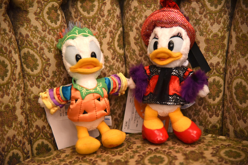 ミッキーマウス＆ミニーマウス、ドナルドダック＆デイジーダックのペアでカバンに着けてみたり