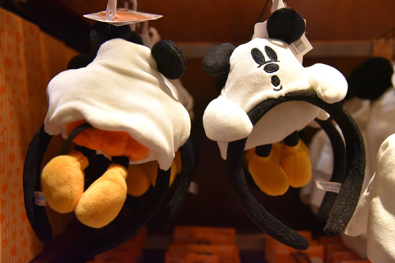 ゴーストになりきり中のミッキーマウスといつでも一緒にいられる「カチューシャ」（1600円）