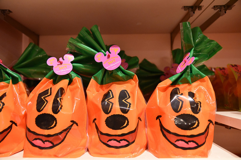 かぼちゃ感が全面に出たパッケージの「パフチョコレート」（950円）