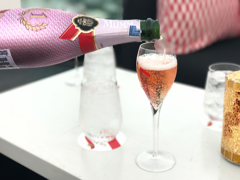 シャンパンをいただきました