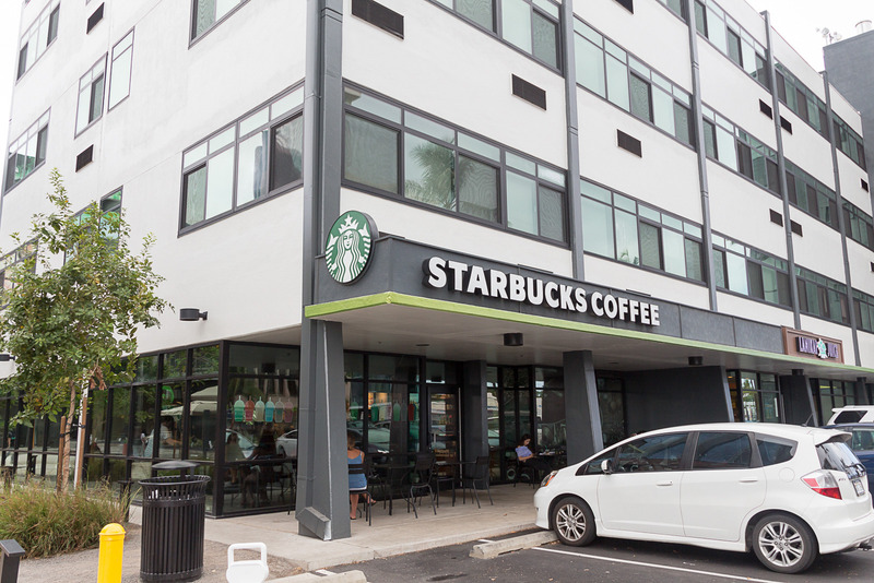 安定品質の「スターバックス コーヒー」もその隣にある