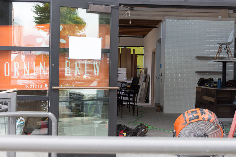 オープンを控え、工事中の店舗もちらほらあった