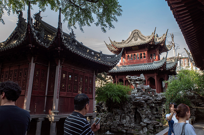 手前が「打唱台」、奥が「快楼」