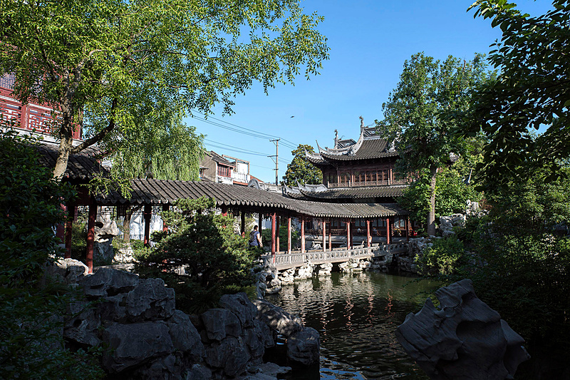 池に架けられた回廊「積玉水廊」