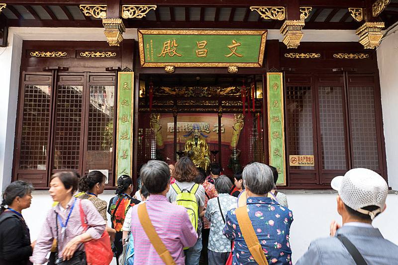 太歳殿を抜けて右手にある「文昌殿」