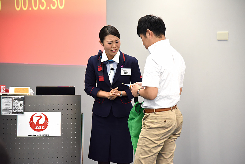 歯磨き粉により保安検査場から戻って来た利用者には表情でも謝罪の気持ちを表現