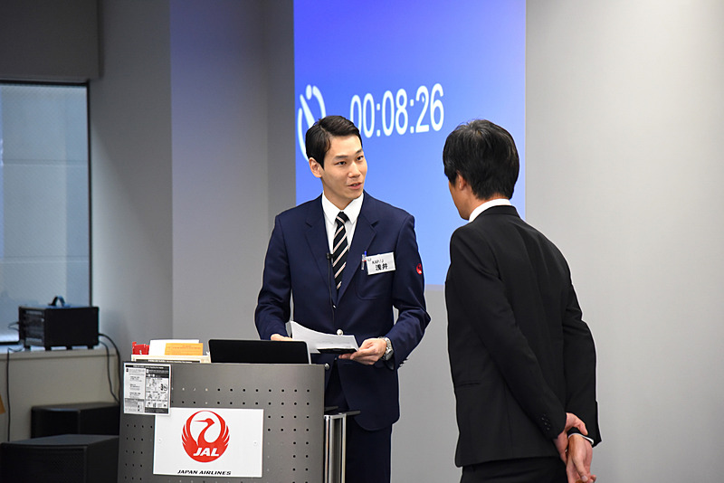 紳士的な姿勢で相手の話をじっくり聞き利用者の要望をくみ取っていた