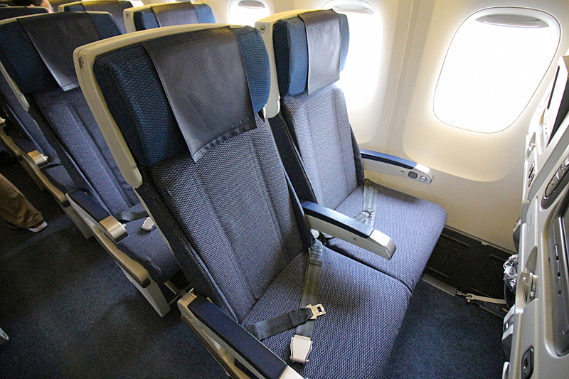 エコノミークラスの座席は2-3-2席配列