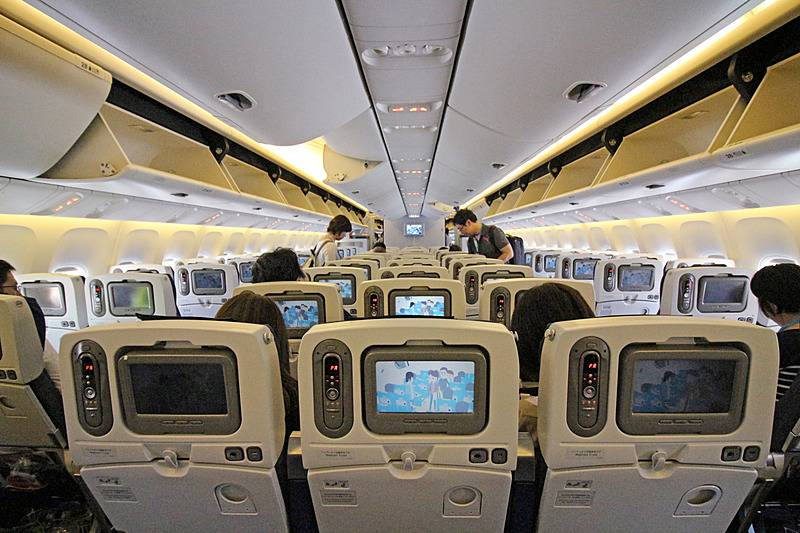 各座席にモニター付き