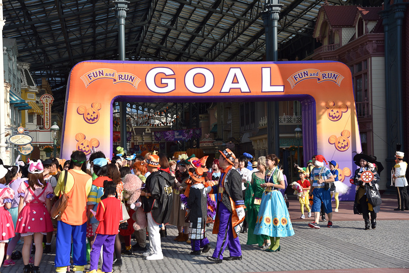 参加ゲストが一気にゴールして、ゲート前は祝福ムードに