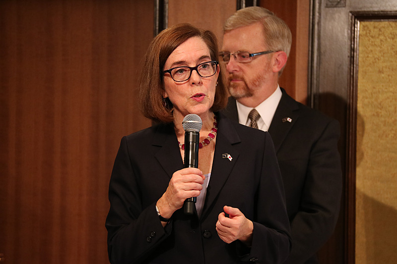 ハイキングやサイクリング、スキーがお勧めと語るケイト・ブラウン知事