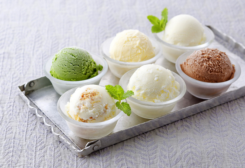 「ISHIYA プレミアムアイスクリーム」左上から抹茶、チーズ、バニラ、ホワイトチョコ＆ラングドシャー、ゆめぴりか、チョコレート（各324円）