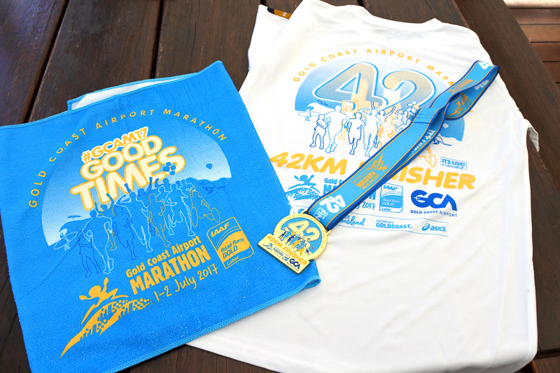 「リカバリーエリア」で完走メダルを首にかけてもらえる。その後、Tシャツなども渡される