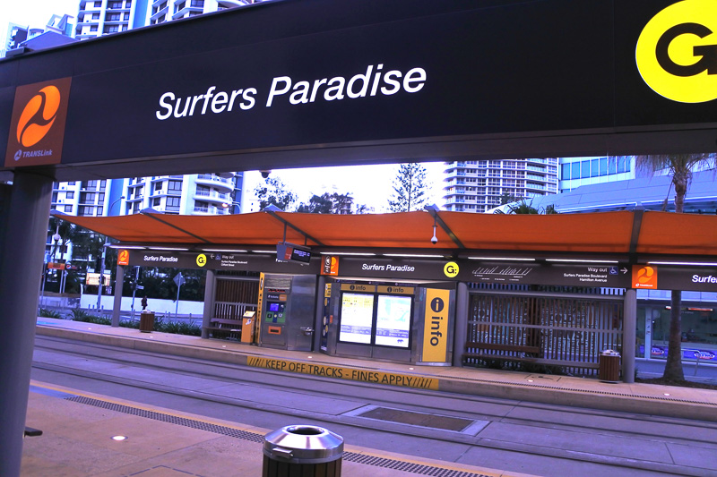 会場から歩いて10分ほどの「Southport Station」からライトレールでホテル直結の「Surfers Paradise」まで帰ることにした