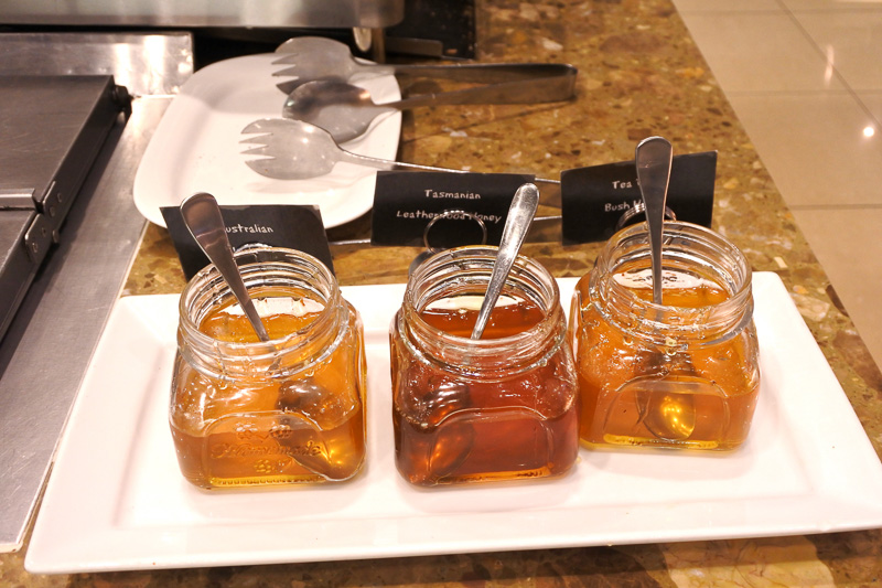 ブレッドも種類が豊富でトースト後にオーストラリア産蜂蜜をたっぷり染み込せて食べると絶品