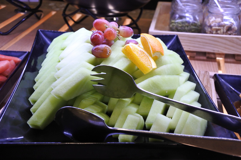 フレッシュフルーツとヨーグルトも