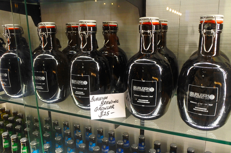 気に入ったビールはその場で飲むのはもちろん、瓶で購入も可能。また、少量生産分はスペシャルな瓶入りで持ち帰りも可能だ