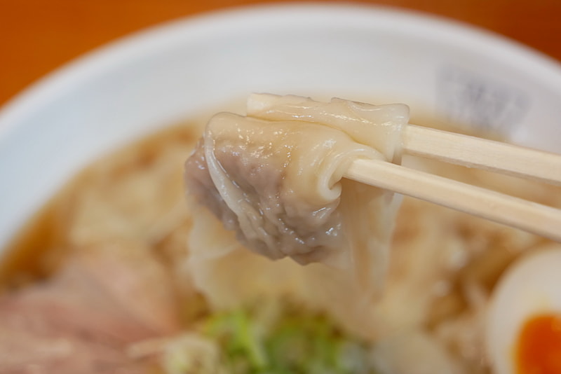 自家製の皮を使ったワンタンは、ツルッとした口当たりで、こちらも非常に美味しい