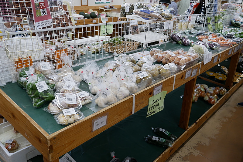こちらは、地物野菜の直売所「ひまわりの会」