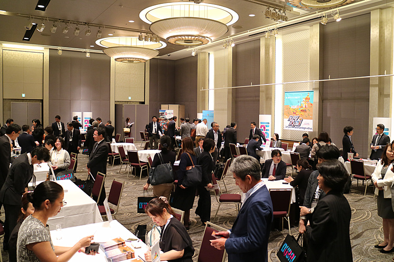 後半はドバイのエアラインやホテルといったセラーと日本の旅行業者とのワークショップが行なわれた