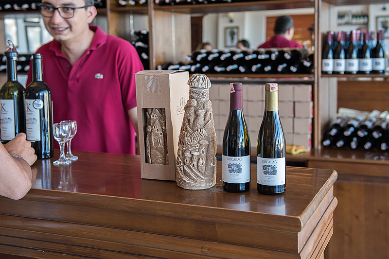 お土産に人気の奇岩ボトルも