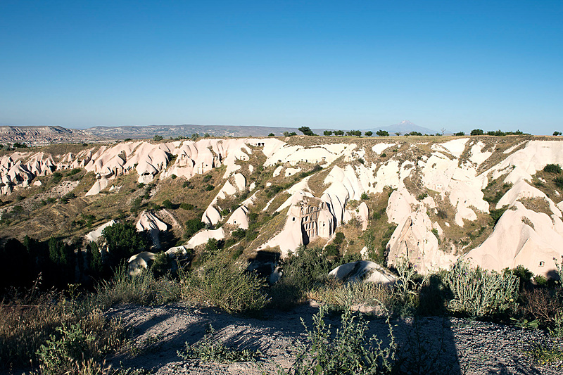 KOCABAĞのすぐ向かいには「ハトの谷」と呼ばれる谷が。名前のとおりたくさんのハト小屋が見える