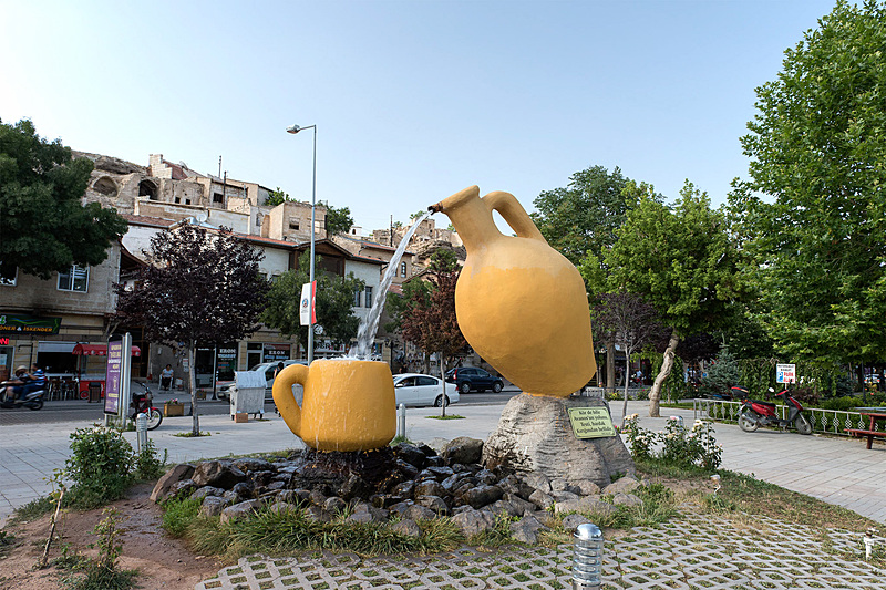 陶器の街らしい噴水？