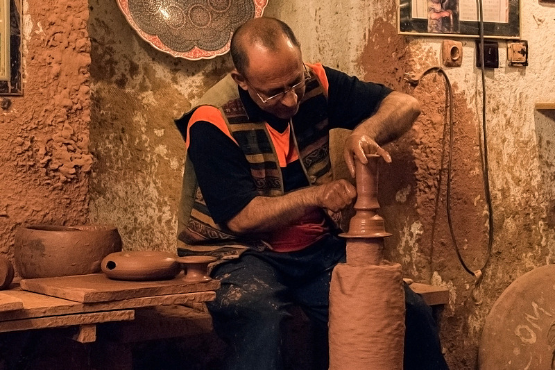 足の部分が終わり、注ぎ口の部分の成形に