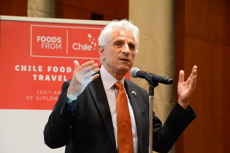 チリ観光セミナーの冒頭で登壇したチリ大使館 商務部 ProChile（チリ貿易振興局）日本オフィス商務参事 ミカエル・マルスカ氏