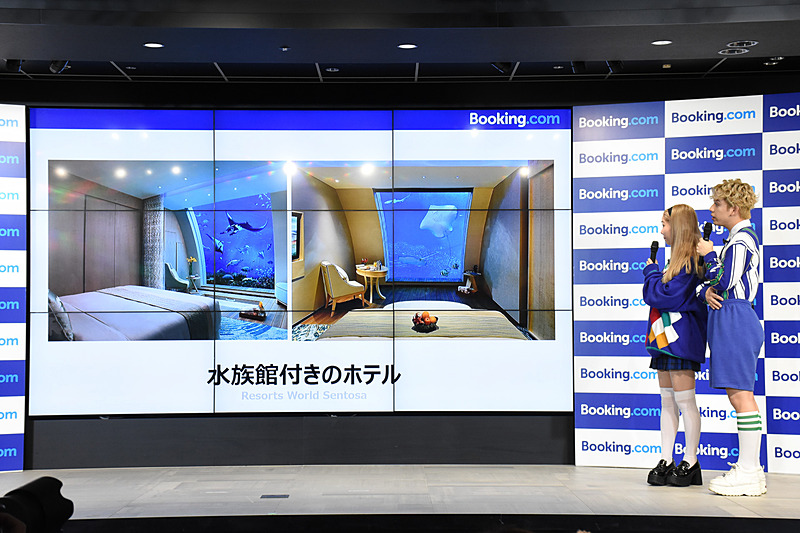 水族館付きのホテルにテンションの上がる2人