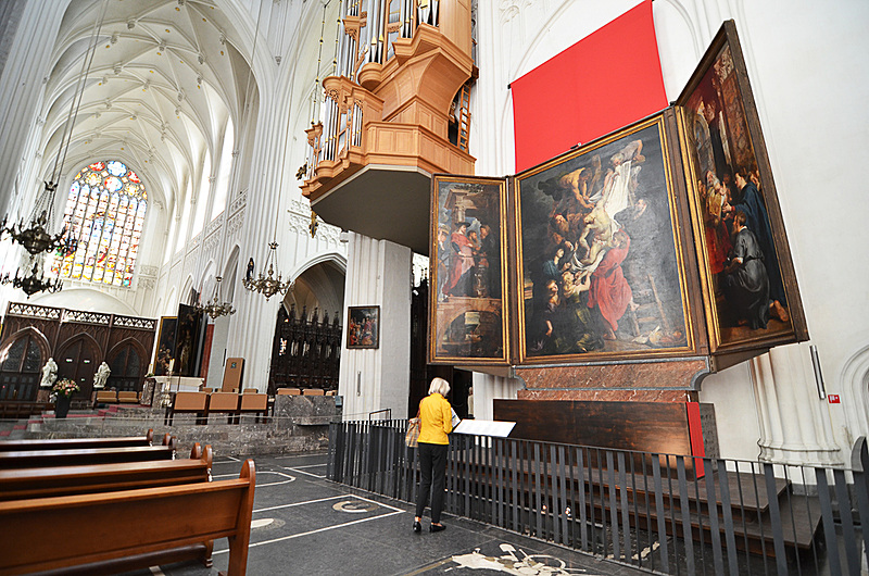 こちらはキリストが十字架から降ろされている「キリスト降架」