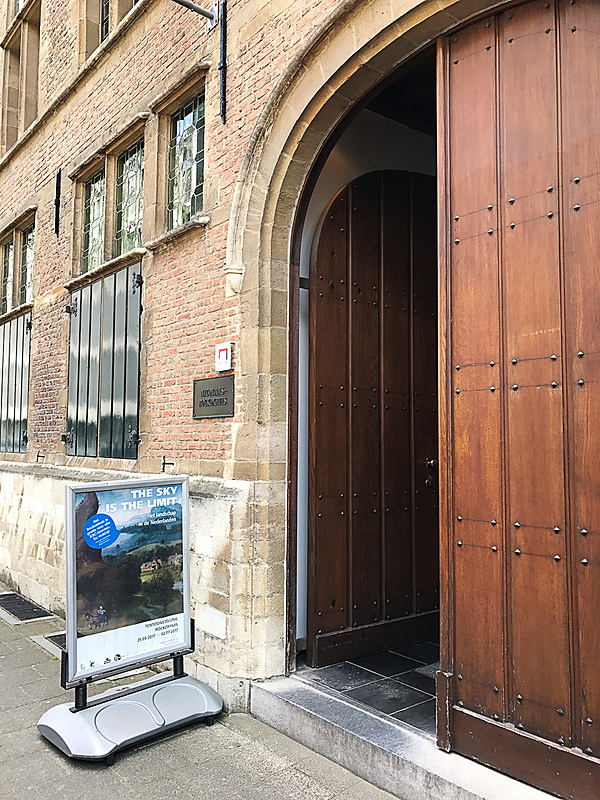 ここも入り口が控えめ