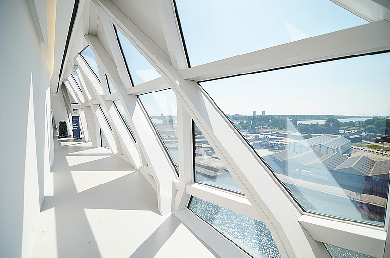 中はこんな感じで真っ白