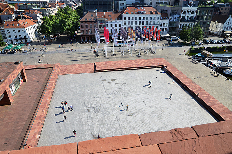 上からしか確認できないドクロ模様
