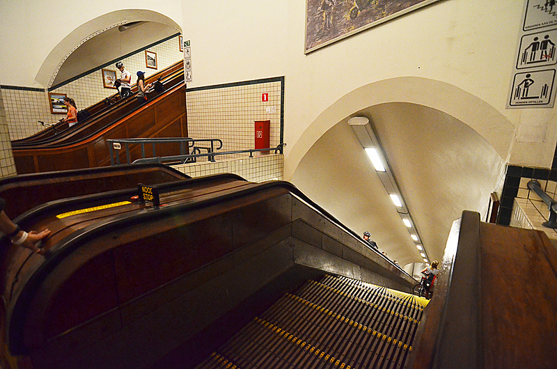かなり地下深くまで行く