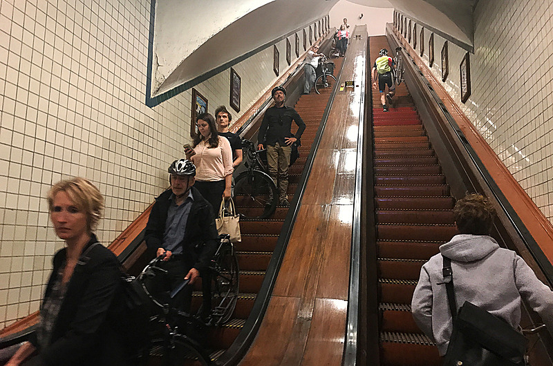 自転車の人が多いのはお国柄