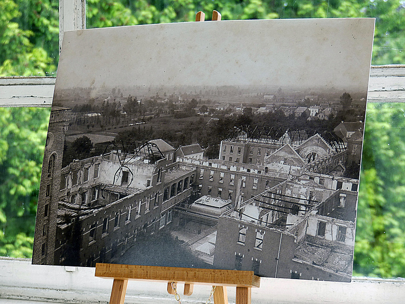 戦争で一部破壊された時の写真